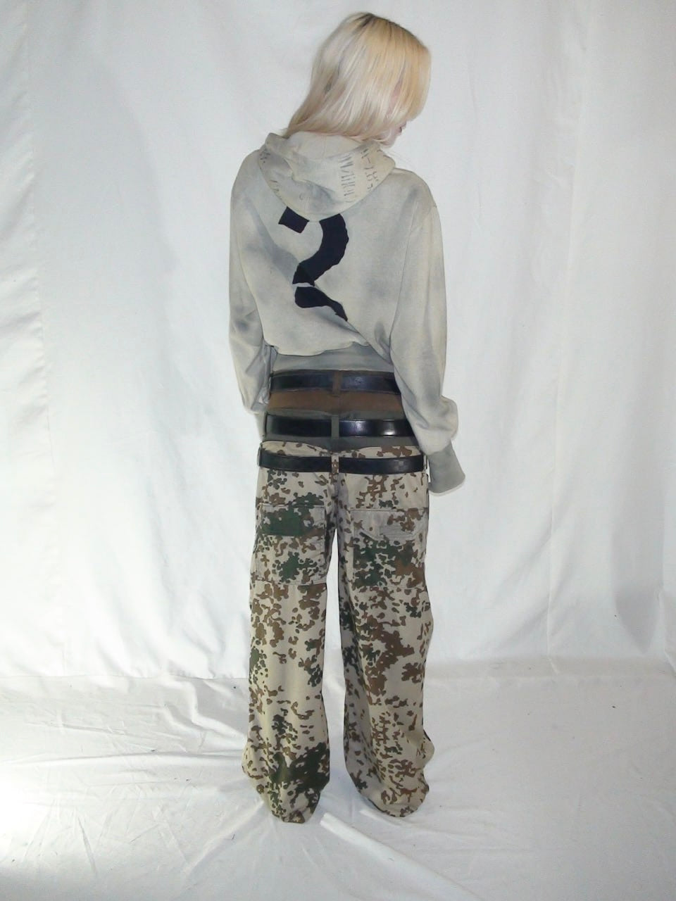 2c4  'PHASE' Sand hoodie 2 cropped