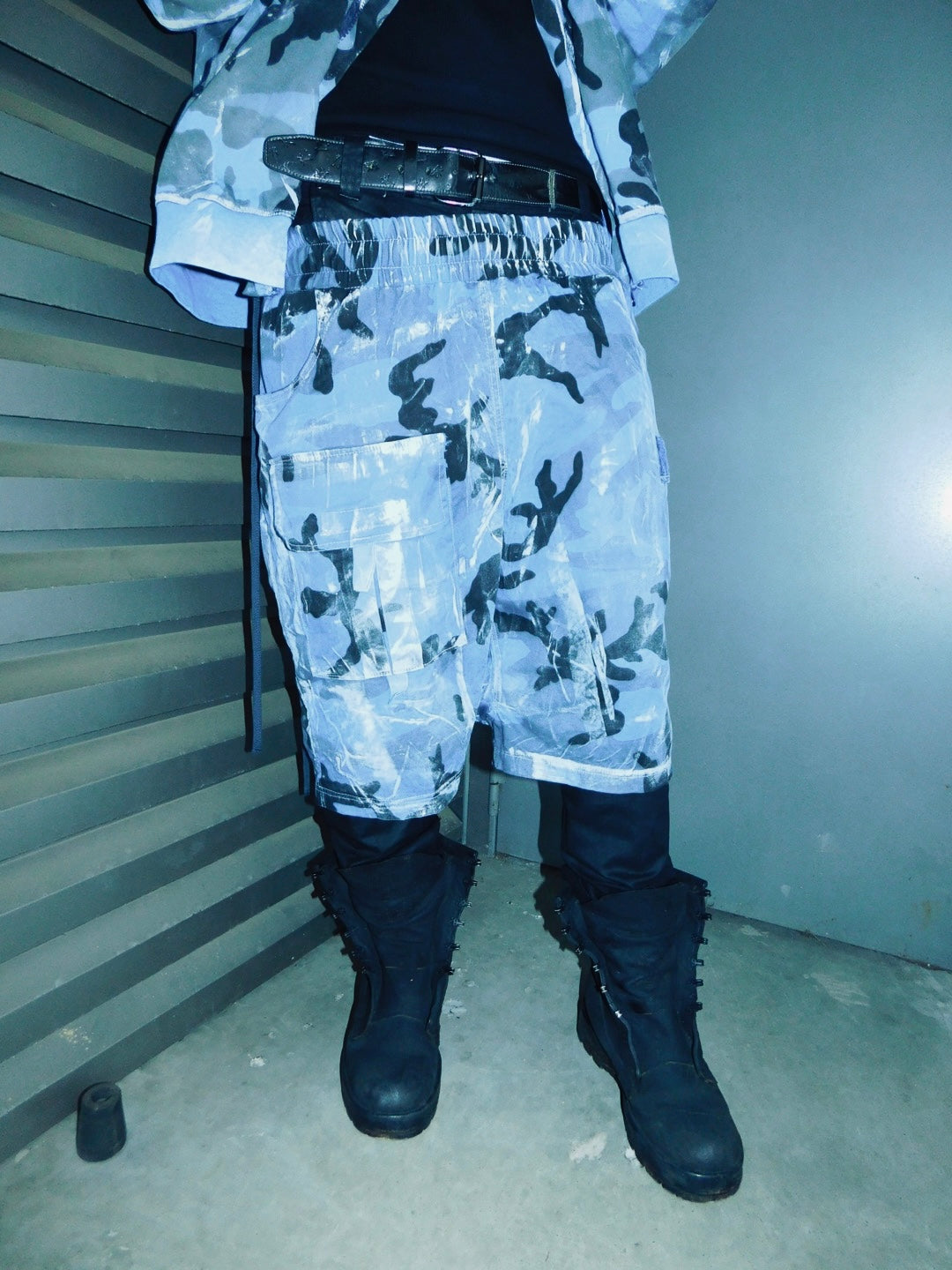 “NAVY” Drop-crotch shorts