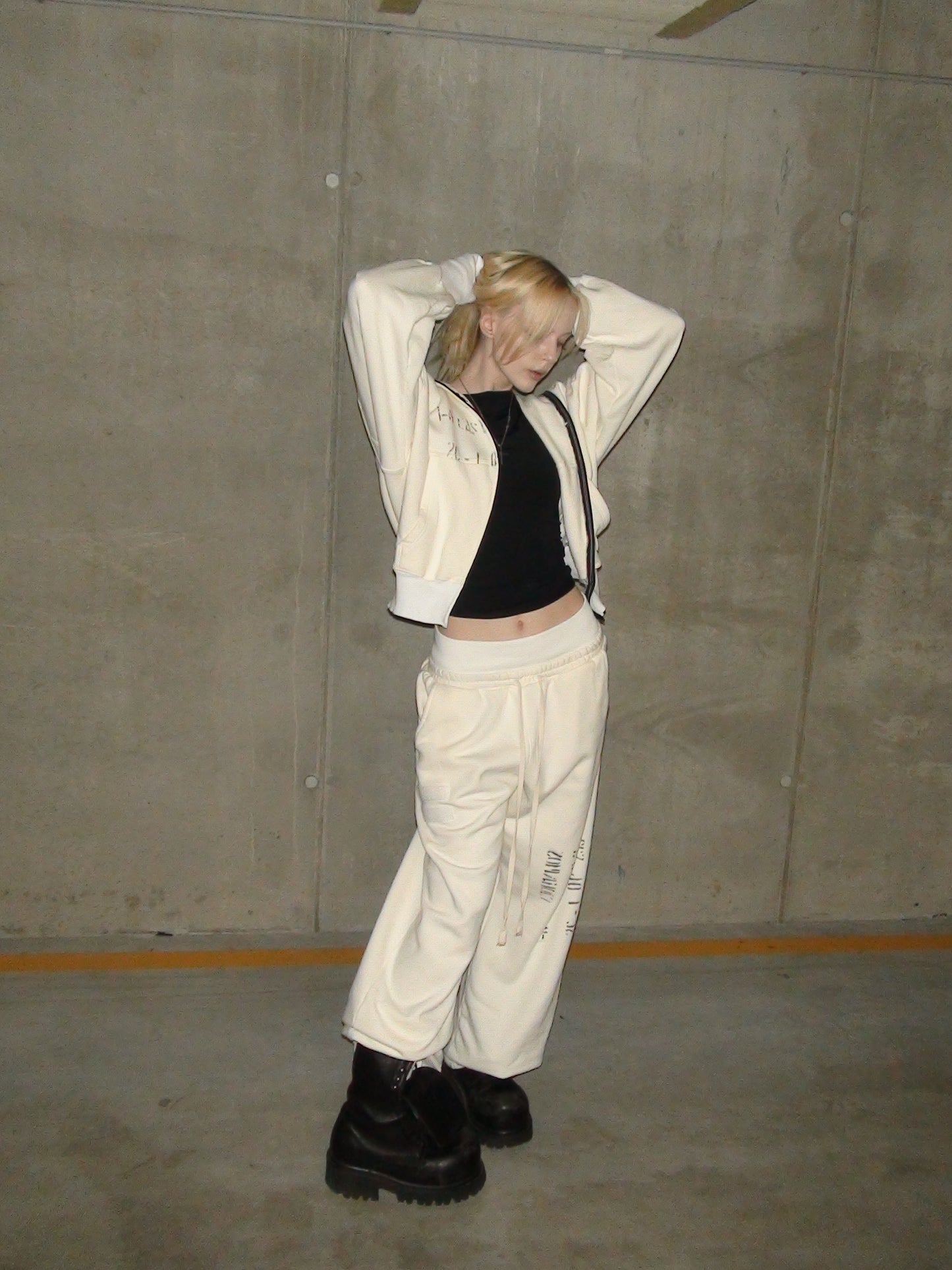 White sweatpants 233+